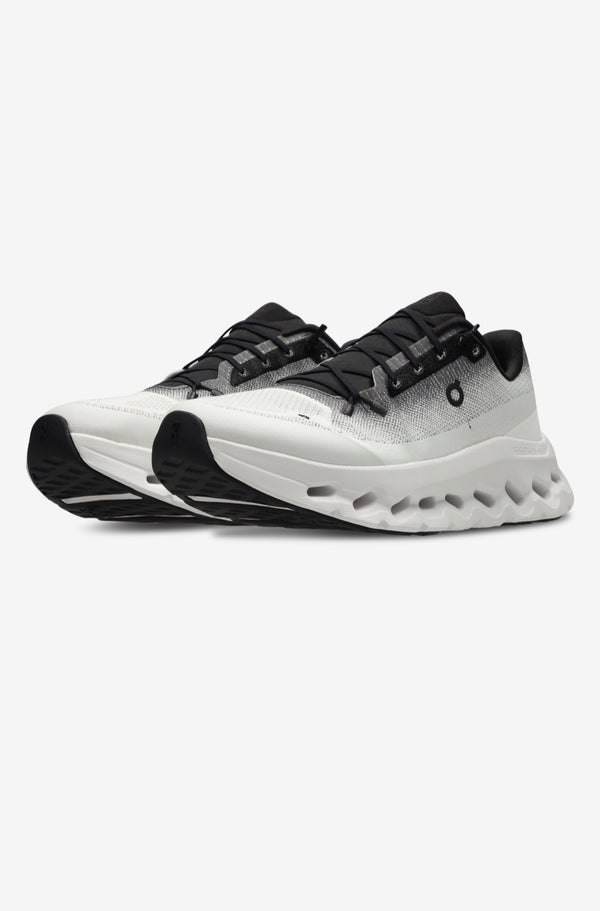 Chaussures 0n (blanc et noir)